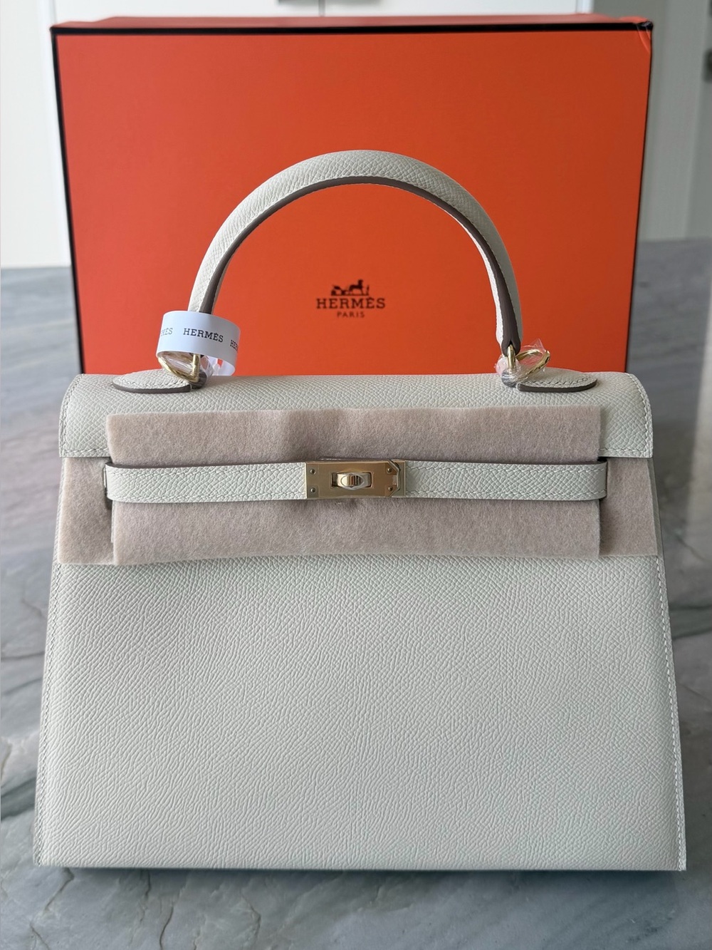 NWT: HERMÈS Kelly Sellier 25 in Nata Epsom Leather with Gold Hardware